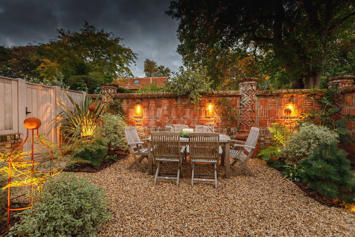 The Curlews beautiful outside dining area